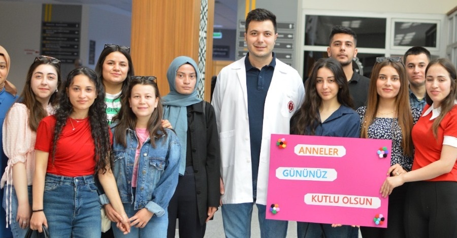 11 MAYIS ANNELER GÜNÜ